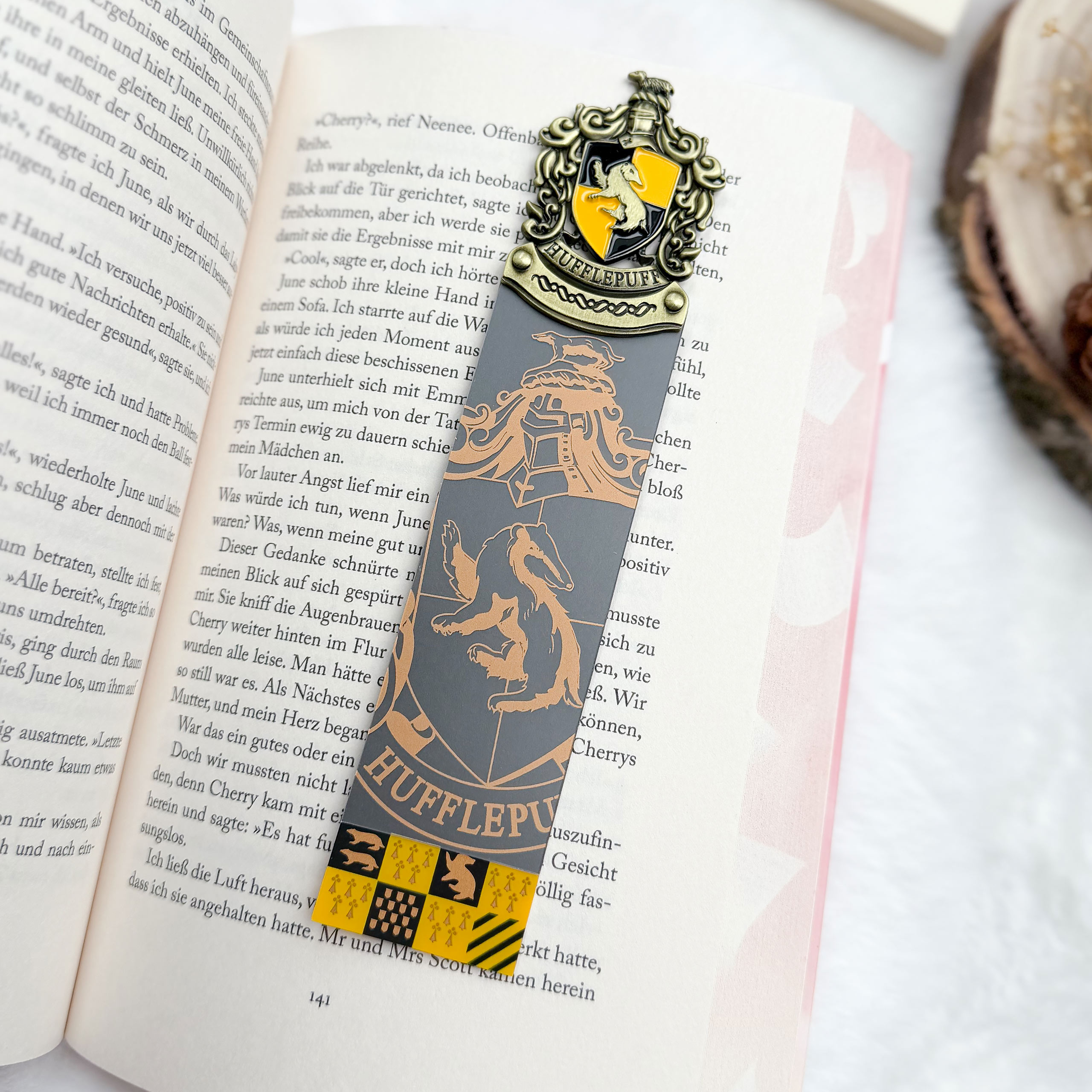 Harry Potter - Hufflepuff Bookmark Yellow - The Noble Collection