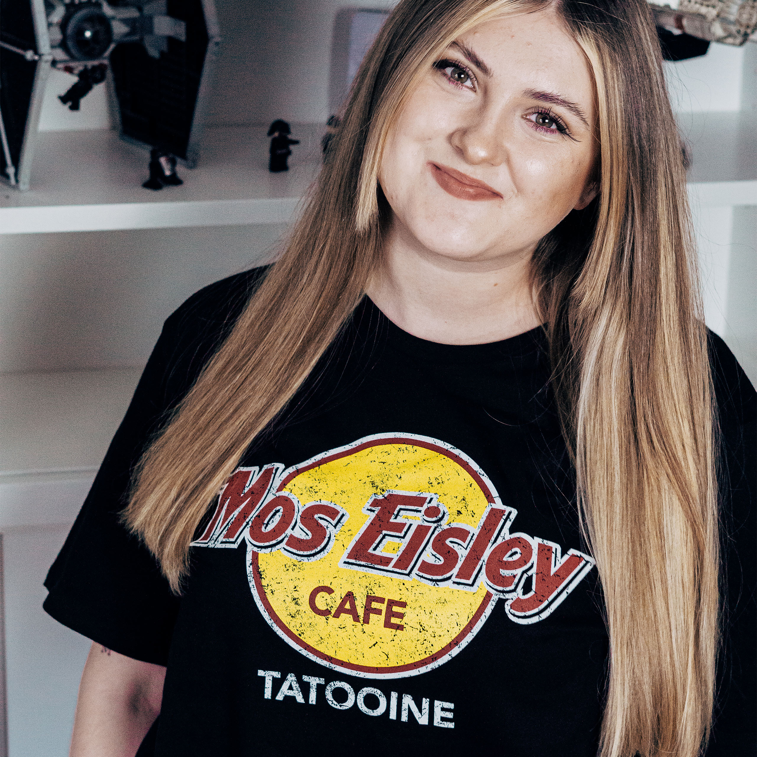 Mos Eisley Cafe T-Shirt for Star Wars Fans Black - L - Black