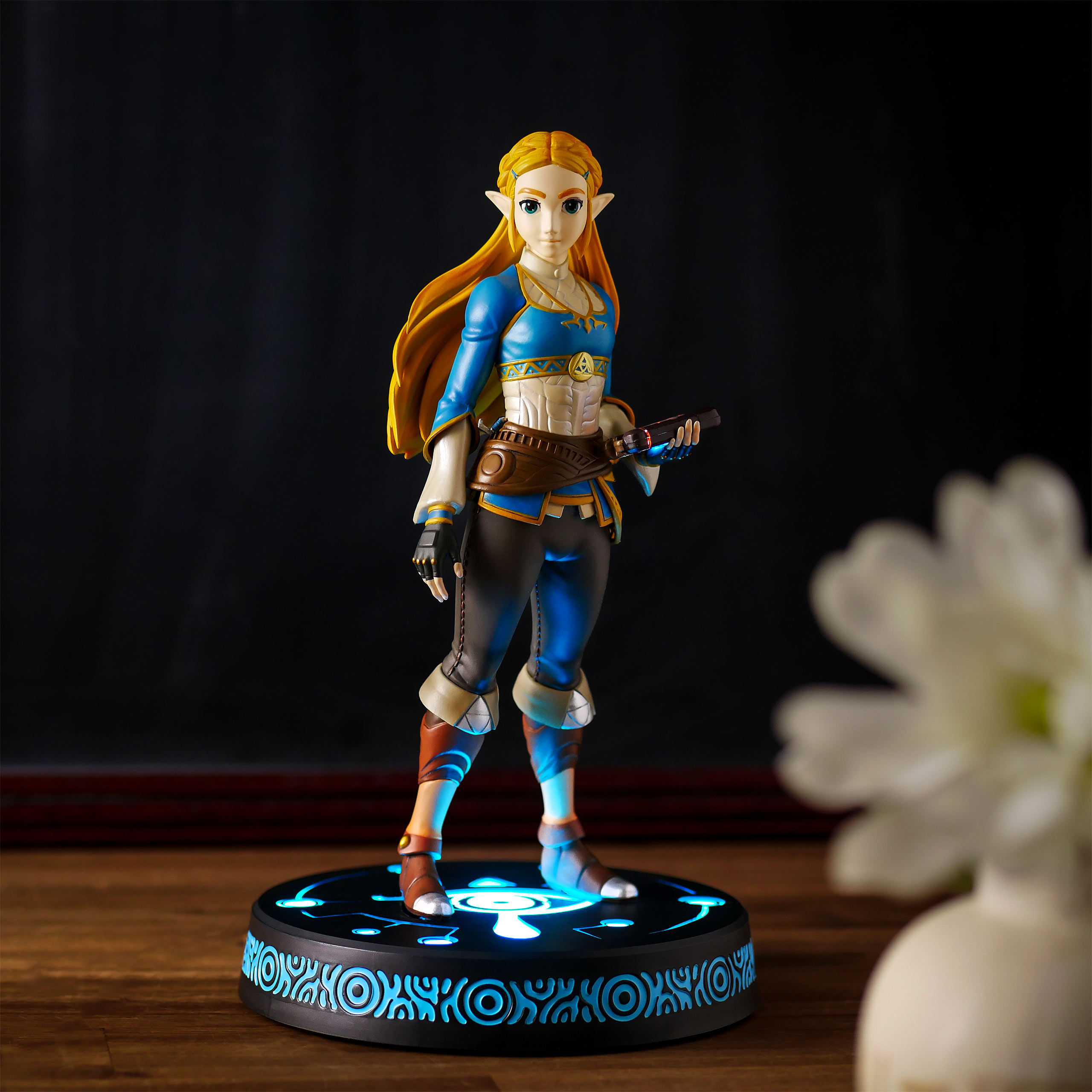 The Legend of Zelda - Breath of the Wild Zelda Statue Collector's Edition with Lighting Function