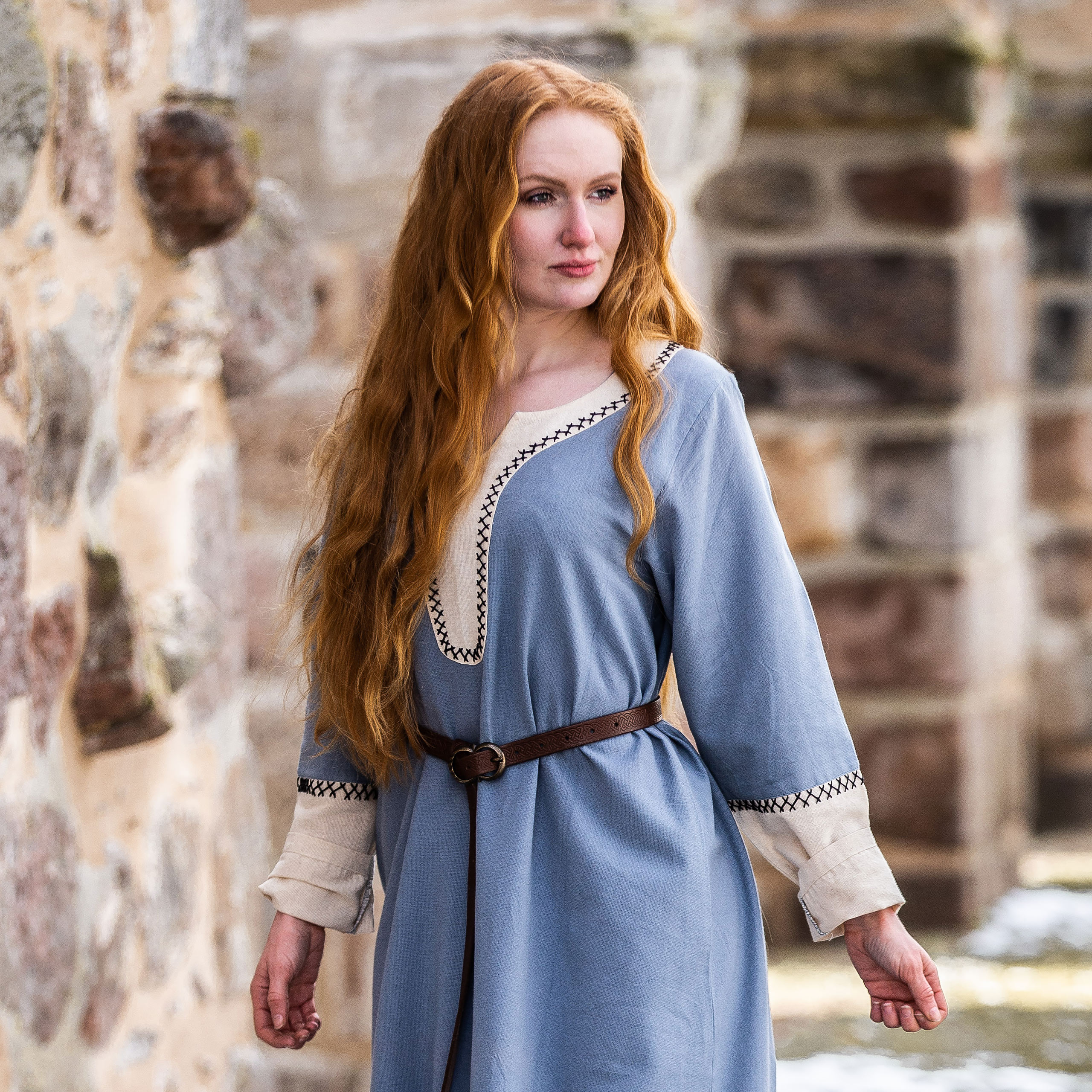 Robe médiévale avec broderie à la main bleue - L - Bleu - Leonardo Carbone