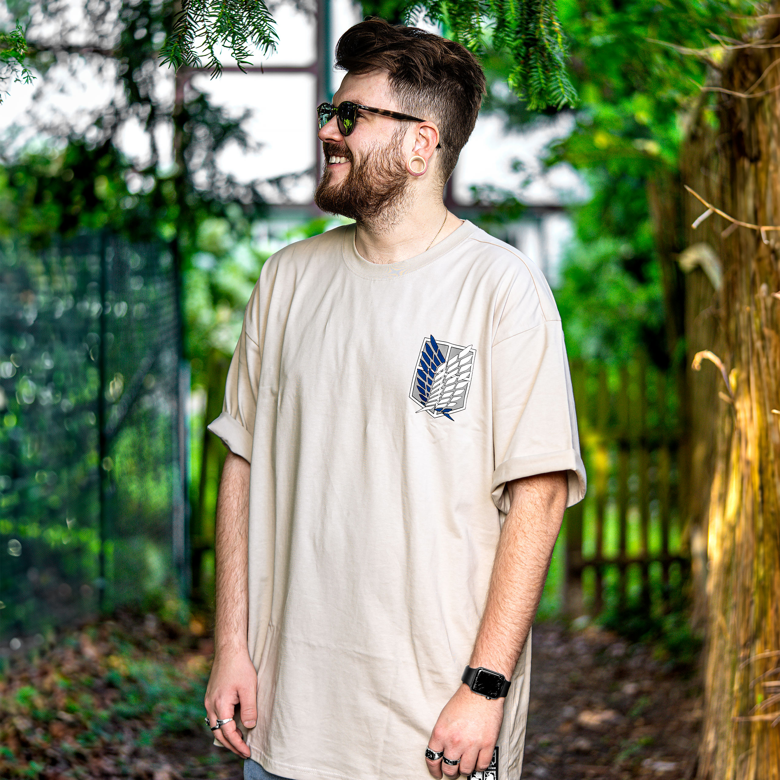 Attack on Titan - Group Oversize T-Shirt beige - XXL - Beige