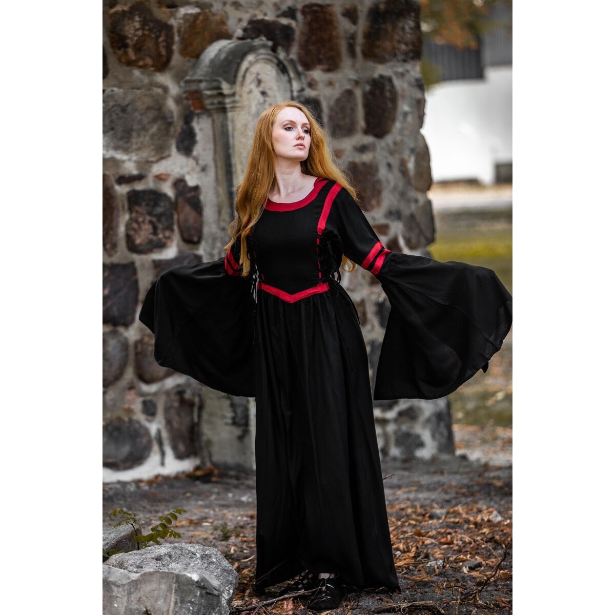 Robe médiévale à capuche Isolde noir-rouge - S - _ - Leonardo Carbone